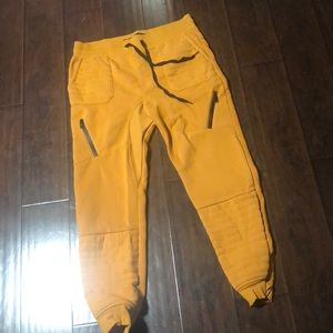 Selling yellow joggers size XXL